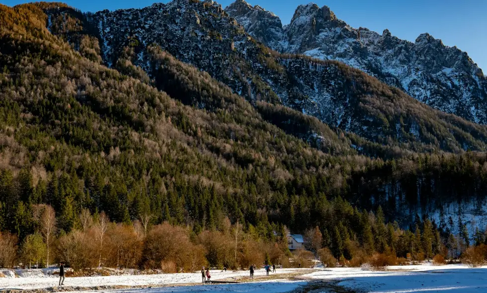 Călătorii cu mașina prin Slovenia: experiențe de-a lungul autostrăzilor cu vinietă